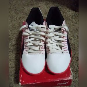 Boys Puma Indoor soccer ⚽️ shoes